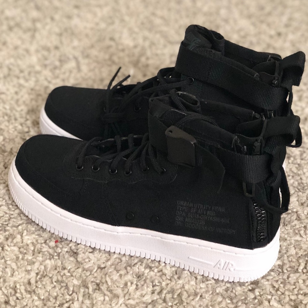 Nike SF AF1 - Mid - Goddess of Victory size 7.5